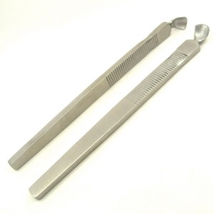 1 Poussoir à cuticules professionnel en acier inoxydable, forme cuillère, poignée striée facile à saisir, outils de manucure et pédicure - Product Image 1