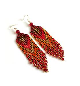 Pendientes de cuentas de vidrio únicos para amantes de la joyería hecha a mano que ofrecen un diseño artesanal distintivo y a la vanguardia de la moda. - Product Image 1