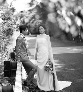 ชุดราตรีหรูหราแบบเมอร์เมด ดีไซน์ลูกไม้ ผ้าลูกไม้แบบวินเทจ ประดับด้วยลูกปัดและดอกไม้  สามารถปรับแต่งได้ตามแบบ OEM  ออกแบบเองได้ - Product Image 5