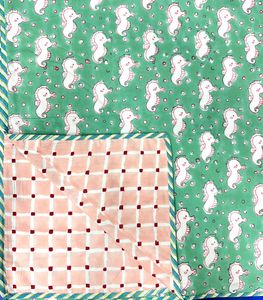 Couverture Rajasthani faite à la main, douce, respirante, imprimée à la main, motif petit cheval de mer, pour la maison, lit de nouveau-né - Product Image 1