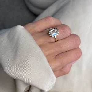 Bague en or 18 carats avec diamant de laboratoire taille émeraude de 3 carats pour femme |   Bague de fiançailles de luxe tendance certifiée IGI |   Mariage élégant - Product Image 1
