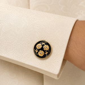 Boutons de manchette en émail noir avec motif floral doré pour occasions formelles et anniversaires - Product Image 3