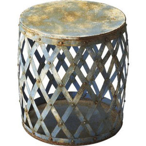 Tabouret élégant en métal martelé avec plateau rond en bois, finition argentée, table d'appoint décorative en aluminium avec accent sablier, mobilier d'intérieur - Product Image 2