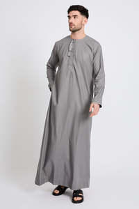 2026 Thobe traditionnel musulman de haute qualité pour hommes arabes, grande taille, en polyester respirant, brodé, longueur cheville, coupe ample - Product Image 4