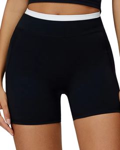 ชุดออกกำลังกายสำหรับผู้หญิง เสื้อชั้นในกีฬาไร้ตะเข็บและกางเกงขาสั้นเอวสูง สีดำขาว เนื้อผ้านุ่ม ยืดหยุ่น ระบายอากาศได้ดี เหมาะสำหรับออกกำลังกายและฟิตเนส - Product Image 2