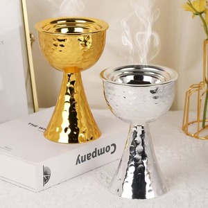 Juego de quemadores de incienso con diseño de cáliz martillado ornamentado en acabado dorado y plateado con bases de pedestal acampanadas para aromaterapia relajante - Product Image 2