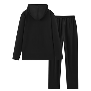 Le survêtement pour homme offre un équilibre facile entre style décontracté et inspiration athlétique, ce qui le rend idéal pour un usage quotidien. - Product Image 2