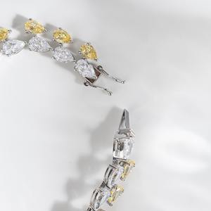 Pulsera de tenis de dos filas con moissanita talla pera certificada GRA en plata 925 y diamantes de color, hecha a mano, para regalo nupcial. - Product Image 5