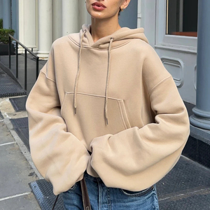 Sudadera Corta con Capucha para Mujer, Tejida en Algodón, Estilo Casual Urbano, con Logotipo Frontal y Hombros Caídos, Fabricada en Pakistán - Product Image 3