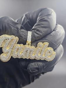 Colgante de Diamantes Personalizado de Dos Tonos Yamile Letter, Colgante de Nombre con Diamantes Plateados de Diseño Moderno y Personalizado para Hombre - Product Image 4