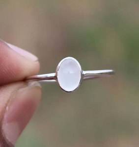Anillo Ovalado de Piedra Lunar de Latón Hecho a Mano, Delicado, con Destellos, Minimalista, Estilo Boho, Joyería Curativa para Mujer - Product Image 4
