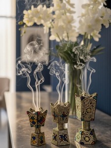 Petit brûleur d'encens en laiton de style arabe, fait à la main, écologique, avec des arômes de bois de santal indien pour usage religieux - Product Image 2