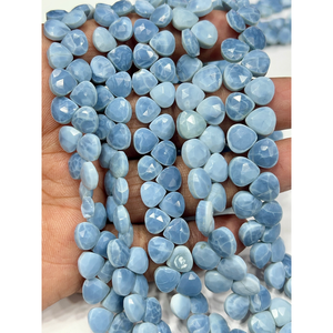 Perles de Briolette en Opale Bleue Naturelle Facettée en Forme de Cœur, Taille 6-7mm environ. Fil de 8 pouces - Product Image 1
