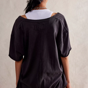 เสื้อยืดโอเวอร์ไซส์ทรงเอซิมเมตริก ไหล่เฉียง สีดำล้วน แขนสั้น ผ้าคอตตอนเจอร์ซีย์ สำหรับผู้หญิงไซส์พลัส คอวี - Product Image 2