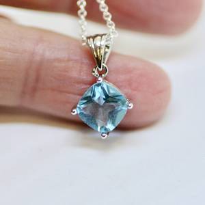 Pendentif Topaze Bleu Ciel Fait Main en Argent Sterling, Pierre de Naissance de Décembre, Bijou avec Chaîne de 18 Pouces, Cadeau - Product Image 5