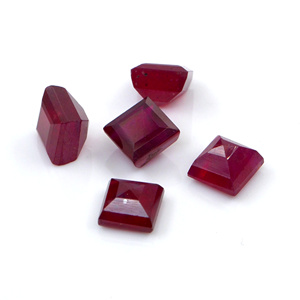 Rubis naturels de Bangkok, carrés calibrés de 4 mm, pierres précieuses de rubis naturelles facettées, prêtes à l'emploi pour la fabrication de bijoux - Product Image 1