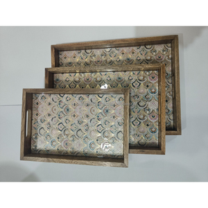 Juego de bandejas de servir de madera de mango hechas a mano, con diseño floral azul suave y detalles dorados, platos decorativos de madera esmaltada con asas - Product Image 3
