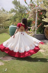 Conjunto de Lehenga Romano de Diseñador con Encaje de Lentejuelas Gota y Bordado Gamthi para Mujer - Product Image 4