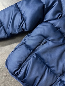 Veste matelassée pour homme de haute qualité avec fermeture éclair, personnalisable, chaude pour l'hiver, 100% polyester, rembourrée de duvet, OEM et ODM disponibles - Product Image 3