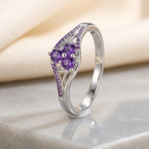 Anillo Fino de Plata de Ley con Baño de Rodio y Circonita Cúbica Ovalada Morada, con Microincrustaciones, Joyería de Cóctel para Mujer - Product Image 1