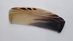 Peigne en corne naturelle fait à la main pour démêler les cheveux en douceur et outil professionnel de toilettage des cheveux - Product Image 3