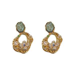 Boucles d'oreilles pendantes vintage plaquées or 14 carats avec diamants, bijoux de fête unisexe avec pierre verte et accents de cristal, cadeau - Product Image 5
