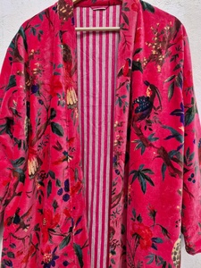 Kimono largo de terciopelo rosa OFMD con estampado de pájaros y borlas, bata de algodón y terciopelo original OFMD - Product Image 4