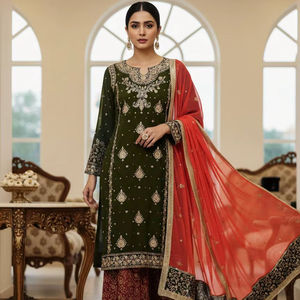 Conjunto de Salwar Kameez Verde Bordado para Mujer con Dupatta |   Traje Étnico Indio para Fiestas y Bodas - Product Image 1