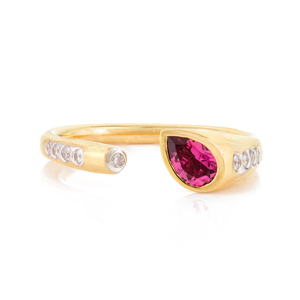 Bague massive en or massif 14 carats, style moderniste, avec rubis taille poire et diamants - Product Image 2