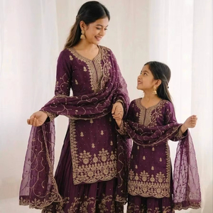 Conjunto familiar a juego de Kurti de seda GMY y Palazzo con Dupatta bordada con lentejuelas – Ropa étnica para mamá e hija - Product Image 1