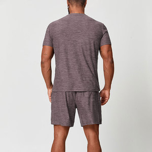 Ensemble homme t-shirt et short, design classique unique, manches courtes, poches latérales et sur la poitrine, respirant et doux pour la peau. - Product Image 6