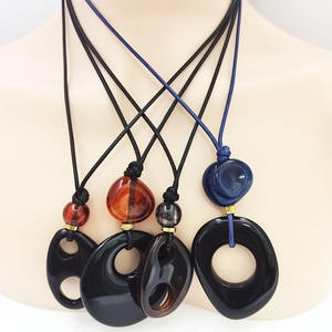 Collar de Cuentas de Resina Estilo Bohemio, Joyería Hecha a Mano Multicolor Vibrante, Accesorio de Moda para Atuendos Casuales de Mujer - Product Image 1