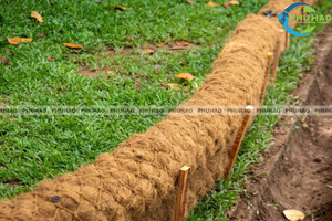 Bloque de fibra de coco 100% natural que retiene sedimentos, previene el deslizamiento de la capa superior del suelo, apoya el crecimiento de la vegetación y ayuda a la formación de raíces en el jardín. - Product Image 6