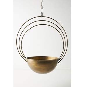 Pot de fleurs suspendu en laiton doré, design circulaire, style minimaliste, pour intérieur et extérieur, avec suspension à chaîne - Product Image 1