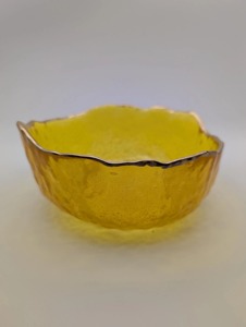 Bol en résine pour la décoration intérieure de luxe, mettant en valeur un artisanat élégant, parfait comme bol de service. - Product Image 3