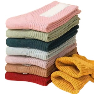 Chaussettes ras du cou pour femmes, couleur unie, en coton tricoté, respirantes, pour usage quotidien, longueur standard, épaisseur normale, logo personnalisé - Product Image 1
