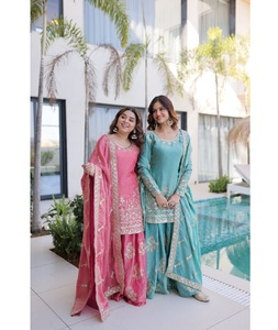 Traje Tradicional Indio Fendy Crush con Bordado de Zari y Lentejuelas, Traje Sharara con Tallas Grandes Disponibles para Bodas - Product Image 1