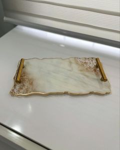 Bandeja de Regalo de Resina Hecha a Mano con Acabado Artístico de Mármol para Regalos de Boda, Aniversario, Cumpleaños y Festividades - Product Image 3