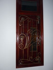 Cadre de fenêtre en fer forgé poli décoratif moderne sur mesure pour villa, design de grille métallique de sécurité extérieure - Product Image 6