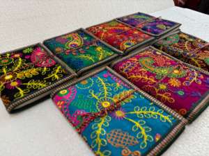 Cuaderno de Tapa Dura con Tela Bordada a Mano, 100 Hojas, Bordado Floral Vibrante y Artesanía, Regalo - Product Image 5