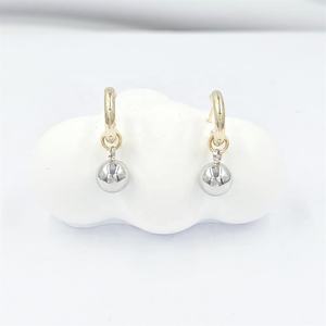 Aretes de Aro de Latón Duradero Chapados en Oro de 14K de Última Moda 2024 con Engaste de Garra en Forma de Círculo para Fiestas de Mujeres - Product Image 1