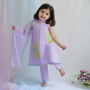 Kurti para Niñas de Excelente Calidad de Tela con Cuello en V y Diseño Floral en Color Morado Suave para Niñas de 1 a 9 Años a Bajo Precio - Product Image 5