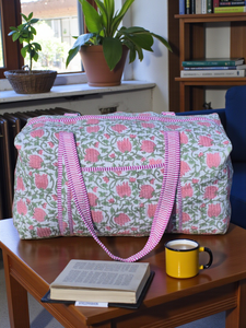 Sac de voyage à imprimé floral, motif tulipes roses et blanches, sac de week-end grande capacité, fermeture éclair, matériau textile - Product Image 5