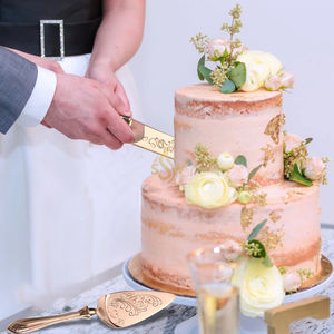 มีดตัดเค้กและที่ตักเค้กแบบใหม่ ผลิตจากทองเหลืองและสแตนเลสขัดเงาอย่างดี เหมาะสำหรับงานแต่งงาน งานเลี้ยง และงานอีเว้นท์ อุปกรณ์เสริมคุณภาพสูง - Product Image 3