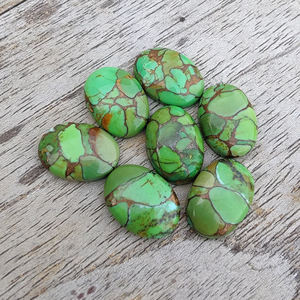 พลอยเทอร์ควอยซ์สีเขียวทองแดงแท้ รูปไข่ ขนาดมาตรฐาน เกรด AAA+ แบบคาโบชอง สำหรับทำเครื่องประดับ - Product Image 3