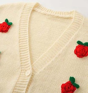 Chemisier léger en maille respirante à col en V pour femme – Haut fluide et doux pour le printemps – Pull féminin à mouvement fluide - Product Image 6
