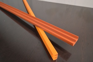 Perfil de PVC en E personalizado, tira de plástico para sujetar vidrio, extrusión para muebles, marco de puerta corredera, riel guía. - Product Image 4
