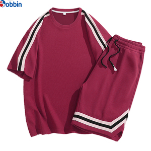 Conjunto de pantalones cortos personalizados para hombre, nuevo conjunto de verano a la moda con rayas, conjunto de pantalones cortos modernos para hombre, de manga corta, cuello redondo, holgado, estilo estudiantil. - Product Image 5