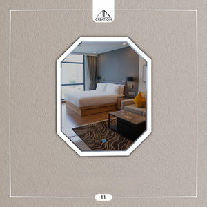 Renueva tu espacio con este elegante espejo LED de acrílico, que ofrece un elemento de diseño único y llamativo. - Product Image 2