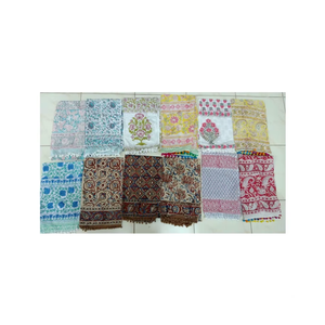 ผ้าคลุมไหล่ฤดูร้อนสุดหรูราคาดีที่สุดสำหรับผู้ใหญ่ ผ้าพันคอผ้าฝ้ายพิมพ์ลายบล็อก ดีไซน์ล่าสุด สำหรับงานปาร์ตี้ คลับ แฟชั่น - Product Image 3